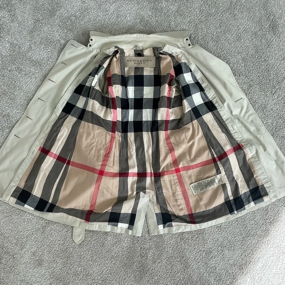Burberry Light Tan Trench Coat - Picture 14 of 16